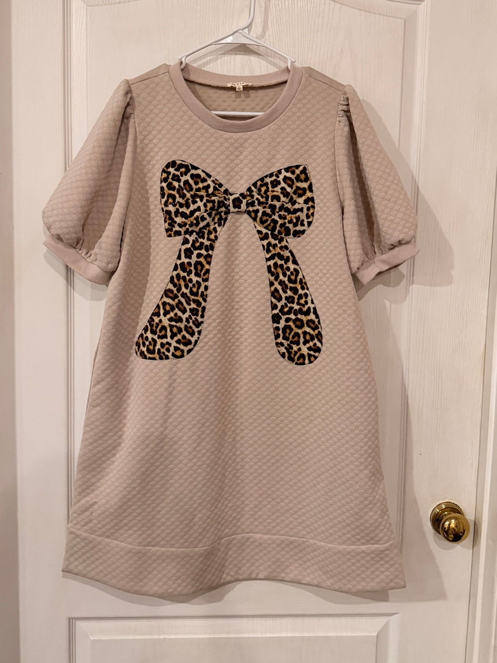 Jodiful Beige Quilted Short-Sleeve Dress with Leopard Bow